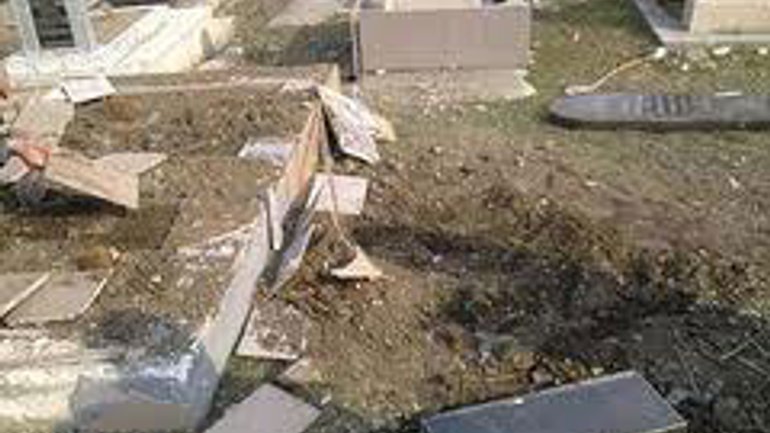Another Muslim Grave Stone Broken in Crimea - фото 1