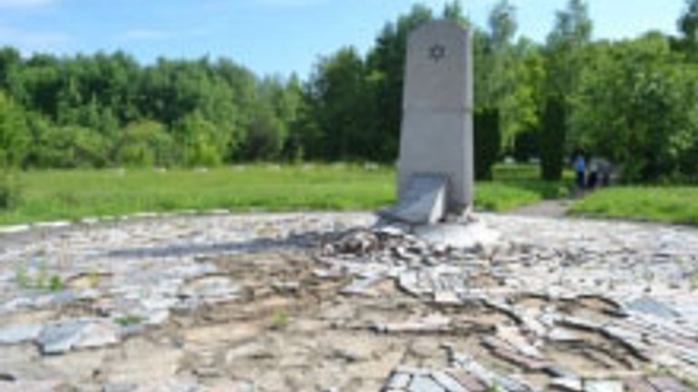На Ровенщине осквернили еврейское кладбище - фото 1