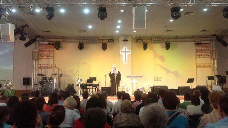 Патриарх Филарет посетил в Донецке Украинскую Христианскую Евангельскую Церковь - фото 1