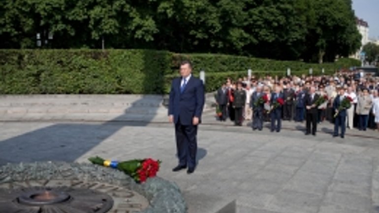 В Україні сьогодні вшановують пам'ять жертв війни - фото 1
