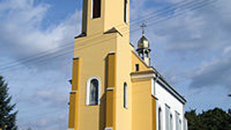 У Львові біля церкви УАПЦ знайшли артилерійський снаряд - фото 1