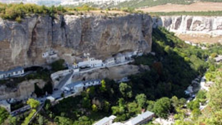 Митрополит Лазарь предлагает ЮНЕСКО взять под защиту пещерный монастырь в Крыму - фото 1
