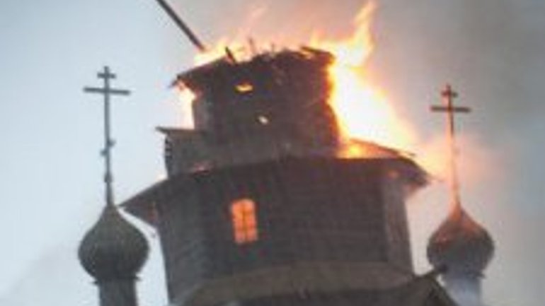 В Житомирській області блискавка підпалила 200-річну дерев'яну церкву - фото 1