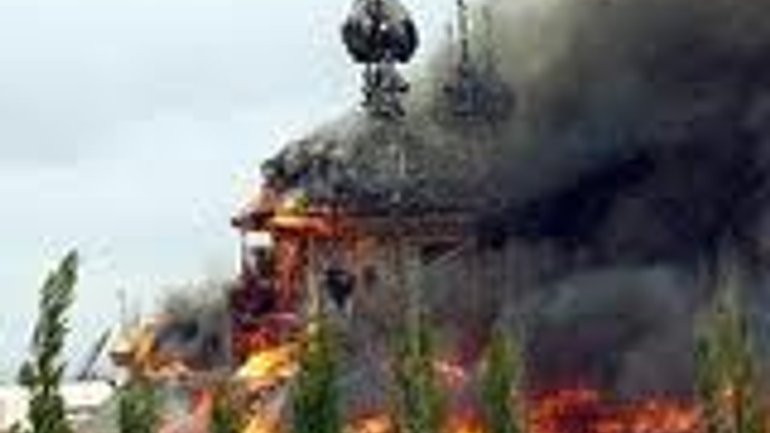 У Шостці підпалили нову церкву Київського Патріархату - фото 1