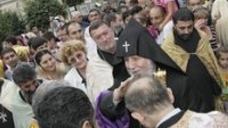 Черновцы посетил глава Армянской Апостольской Церкви Гарегин II - фото 1