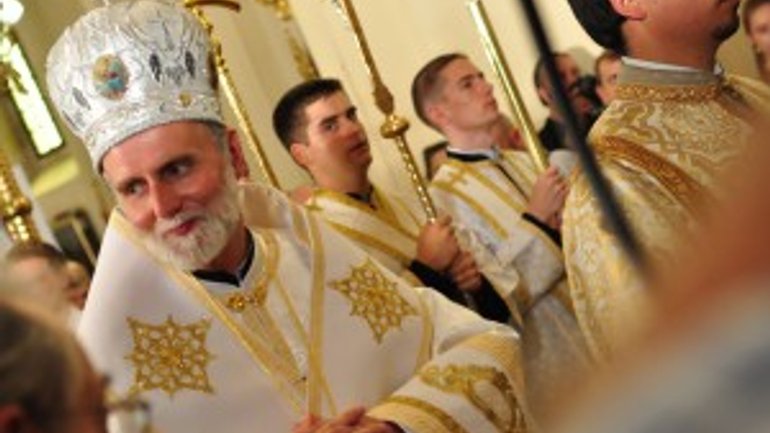 Hillary Clinton Greets Bishop Borys Gudziak on His Consecration - фото 1