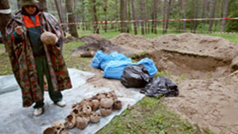 Янукович и Коморовский откроют кладбище в Быковне - фото 1
