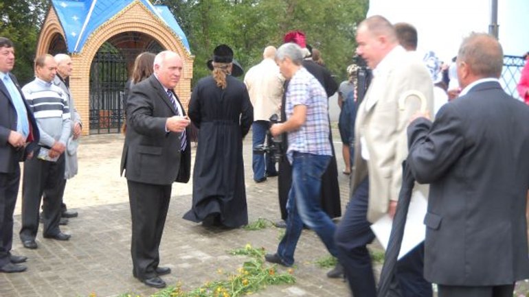 На Сумщине епископ УПЦ (МП) агитировал за кандидата от Партии регионов - фото 1