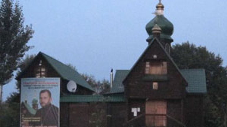 Priest Running For Parliament Advertizes Himself On Walls of Church - фото 1