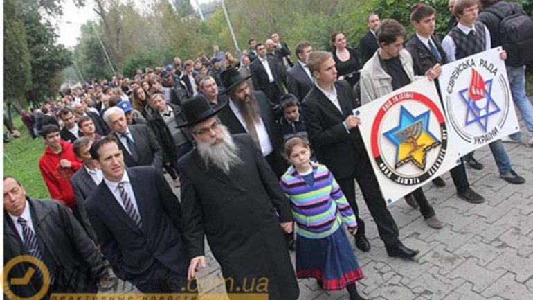 В Киеве прошло траурное шествие в память о жертвах Бабьего Яра - фото 1