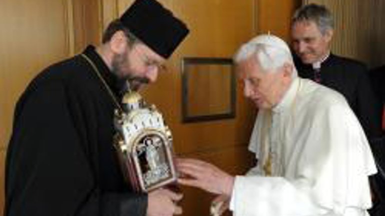 Глава УГКЦ вручив Папі подарунок від українських прочан - фото 1