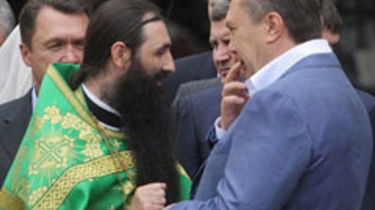 Церква повинна бути над політикою – Янукович представникам ВРЦіРО - фото 1