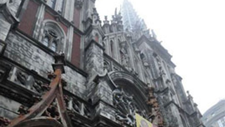 Пожежа знищила частину костелу св. Миколи в Києві - фото 1