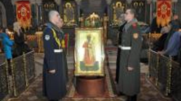 В 21-ю годовщину Вооруженных Сил Украины в Киево-Печерской Лавре была совершена Литургия - фото 1