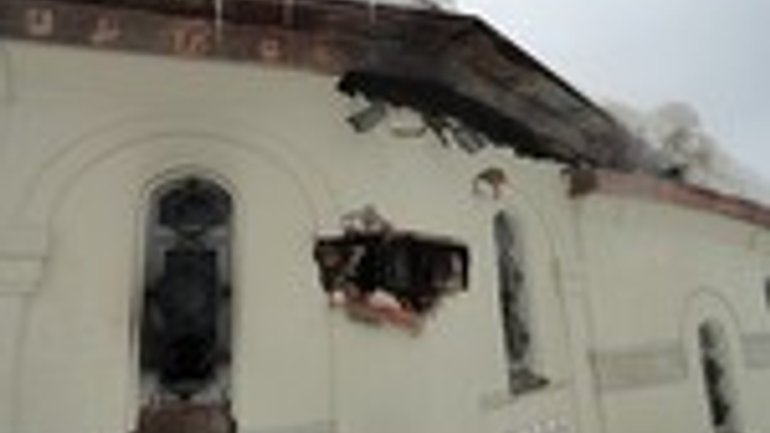 Спалено капличку УПЦ (МП) біля фундаменту Десятинної церкви - фото 1
