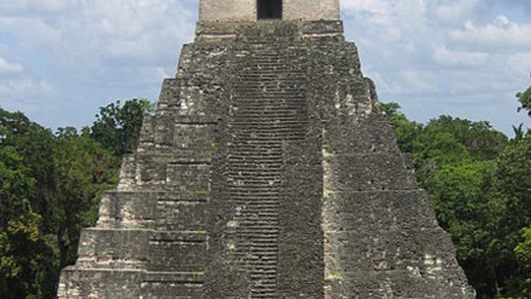 Туристи, які зустрічали «кінець світу», пошкодили храм майя - фото 1