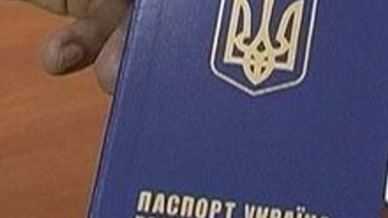 С сегодняшнего дня украинцам начнут выдавать биометрические паспорта: к мнению Церкви не прислушались - фото 1