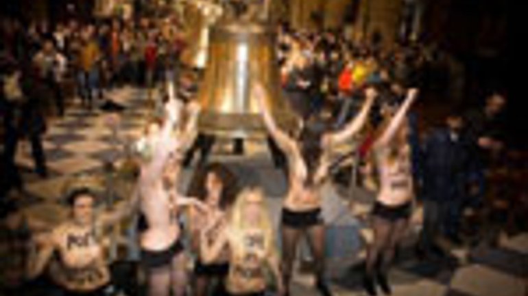 Нотр-Дам-де-Парі позивається до Femen - фото 1