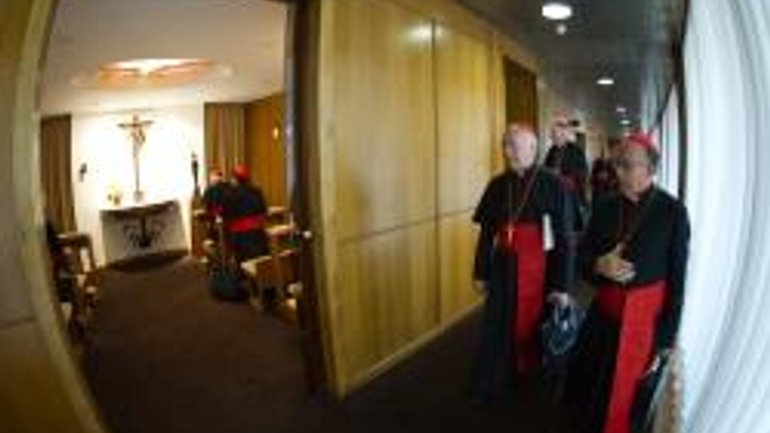 Кардинали-виборці ще прибувають до Ватикану - фото 1