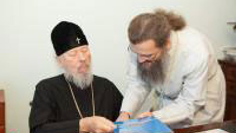 Митрополит Володимир пожертвував 30 000 гривень онкохворим дітям - фото 1