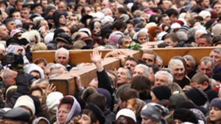 Молитовна Хресна дорога у Львові об’єднала десятки тисяч людей - фото 1