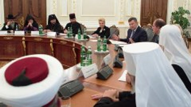В.Янукович сегодня встретится с руководителями Церквей и религиозных организаций - фото 1
