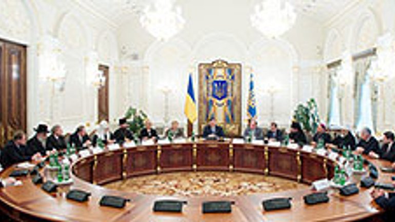 Президент Янукович призвал религиозных деятелей присоединиться к празднованию 1025-летия Крещения Руси - фото 1