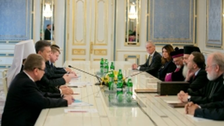 Президент України зустрівся з Патріархом Єрусалимським Феофілом ІІІ - фото 1