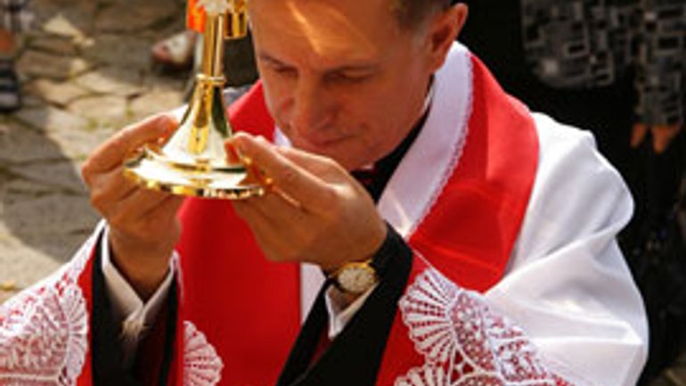 Мечислав Мокшицький привіз у Вінницю мощі Івана Павла ІІ - фото 1