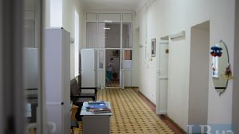 Пацієнтів інфекційної клініки біля Лаври виписують, хоча нові приміщення до прийому хворих ще не готові - фото 1