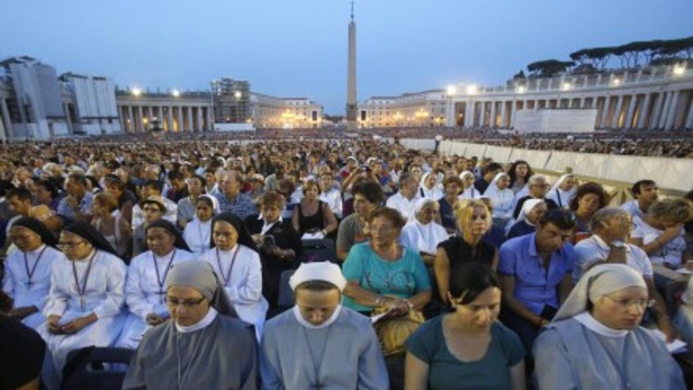 В Ватикане состоялся 100-тысячный молебен против войны в Сирии - фото 1