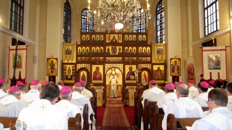 Вперше в історії Генеральних асамблей єпископських конференцій Європи усі молилися Літургію в обряді УГКЦ - фото 1