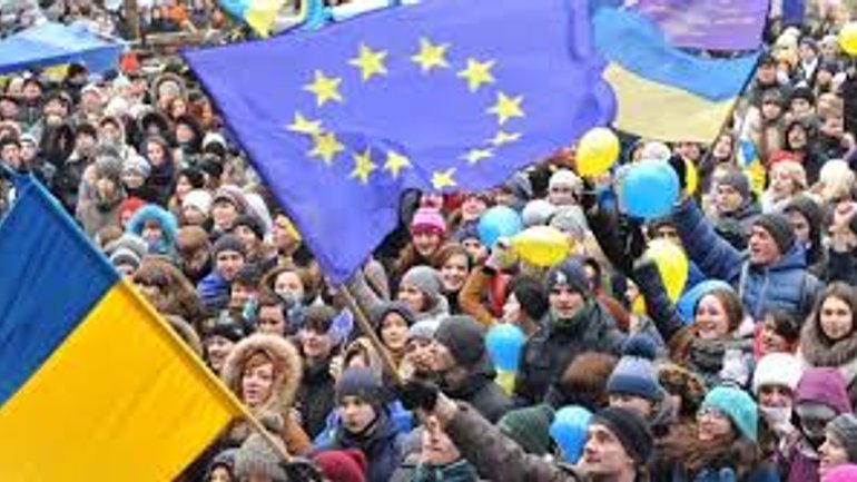 EuroMaidan Rally Begins with Ecumenical Prayer - фото 1
