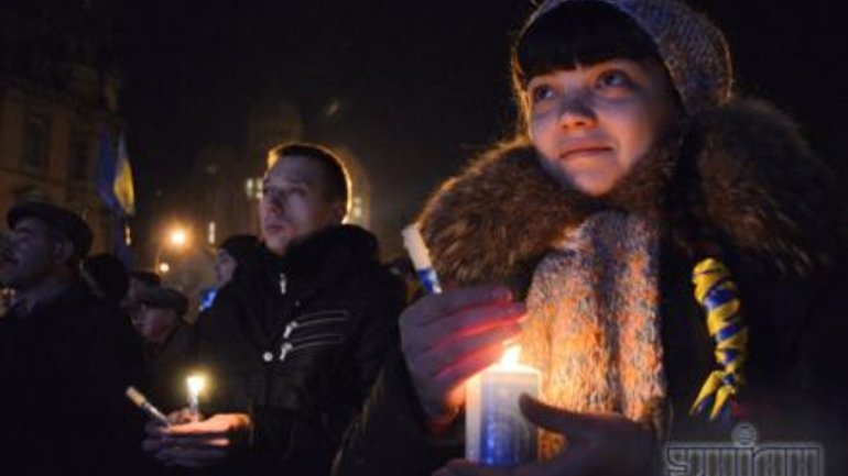 В Киев прибыл Вифлеемский огонь мира - фото 1