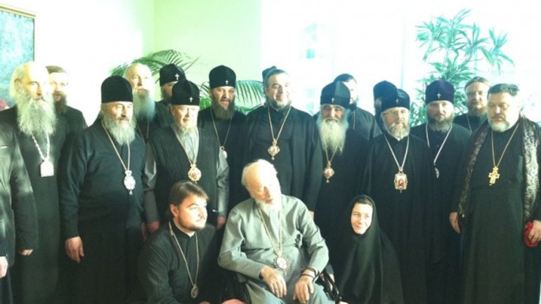 Члени Синоду та єпископи УПЦ (МП) відвідали Митрополита Володимира у лікарні - фото 1