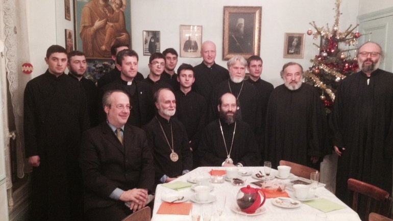 В Париже состоялась дружеская встреча Экзарха Константинопольского Патриархата с епископом и семинаристами УГКЦ - фото 1