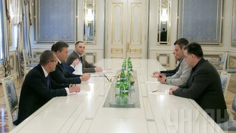 Представники усіх Церков благословили опозицію на сьогоднішні переговори з В. Януковичем - фото 1