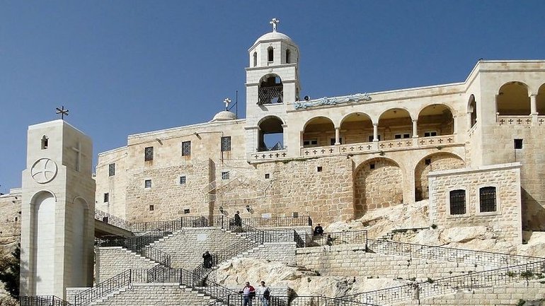 Очевидець стверджує, що монастир в Сирії від руйнації ракетою вберегло чудо - фото 1