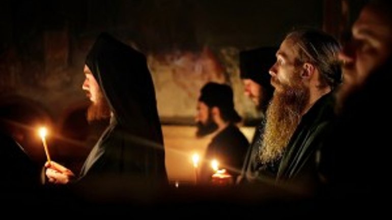 В русском монастыре на Афоне непрестанно молятся за предотвращение войны между Россией и Украиной - фото 1
