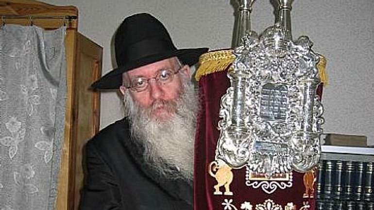 Rabbi in Crimea Escapes with Torah Scroll - фото 1