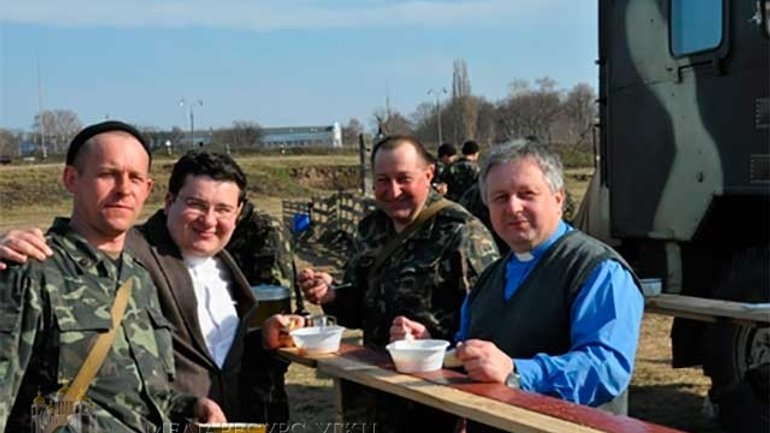 Chaplains of UGCC support the Ukrainian military - фото 1