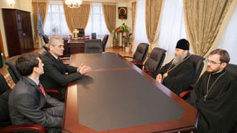 Местоблюститель УПЦ (МП) встретился с послом Румынии в Украине - фото 1