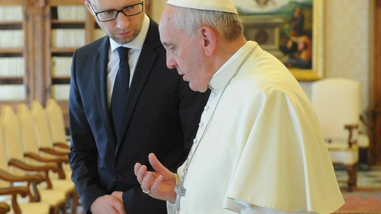 Папа Франциск пообещал Арсению Яценюку молиться о мире в Украине - фото 1