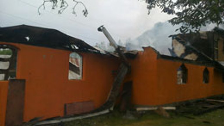 На Закарпатті загорілась церква УПЦ (МП) - фото 1