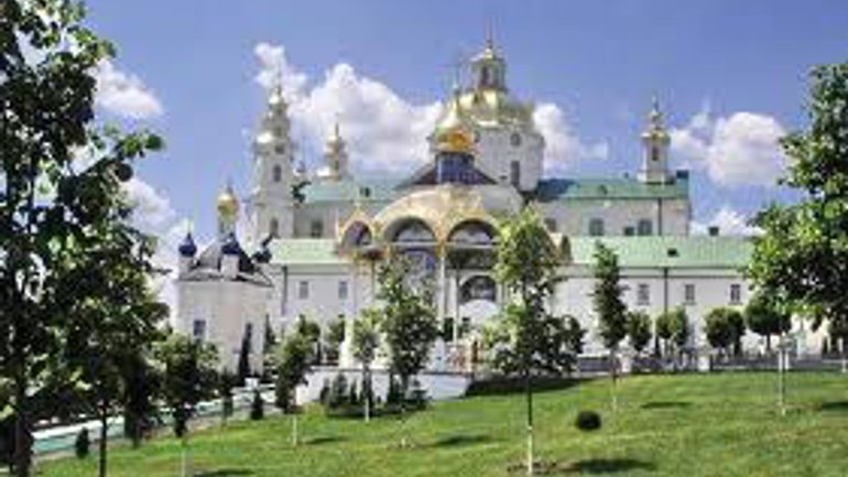 Тернопольский облсовет требует вернуть Почаевскую лавру государству - фото 1