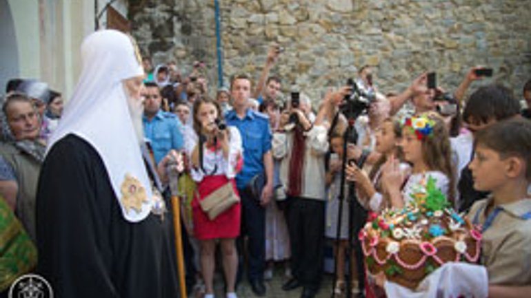 Патріарх Філарет відвідав Манявський монастир – останній пункт у програмі візиту на Прикарпаття - фото 1