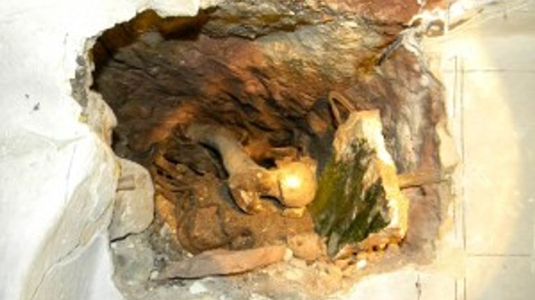 В пещерах Киево-Печерской Лавры обнаружено неизвестное захоронение - фото 1