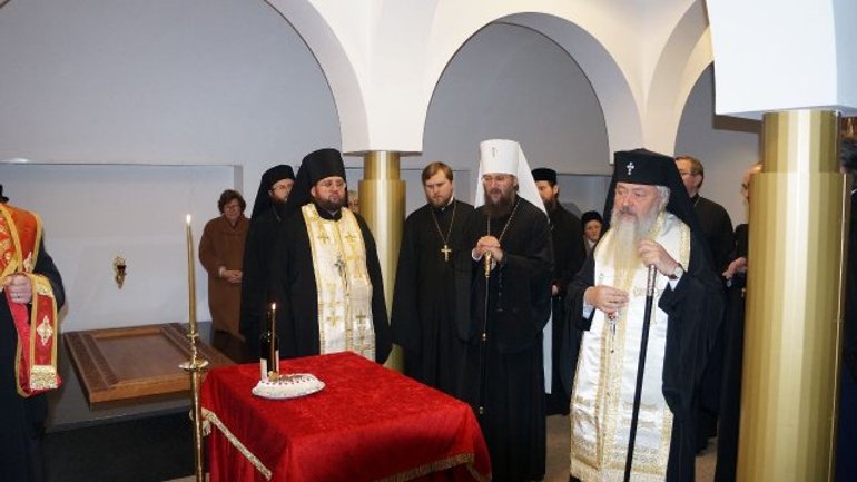 Управляющий делами УПЦ (МП) попросил православных Румынии молиться о мире в Украине - фото 1