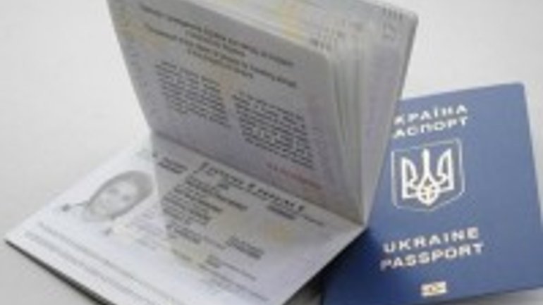 Украинцы смогут отказаться от биометрического чипа в паспорте - фото 1
