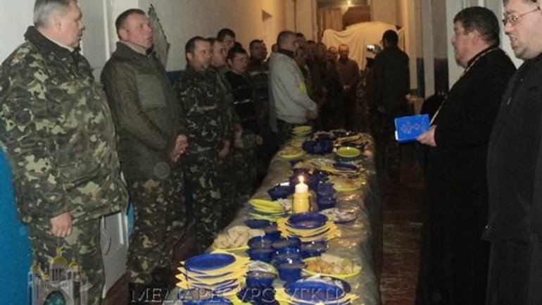 Священики організували Святу Вечерю для бійців передової у Луганській області - фото 1